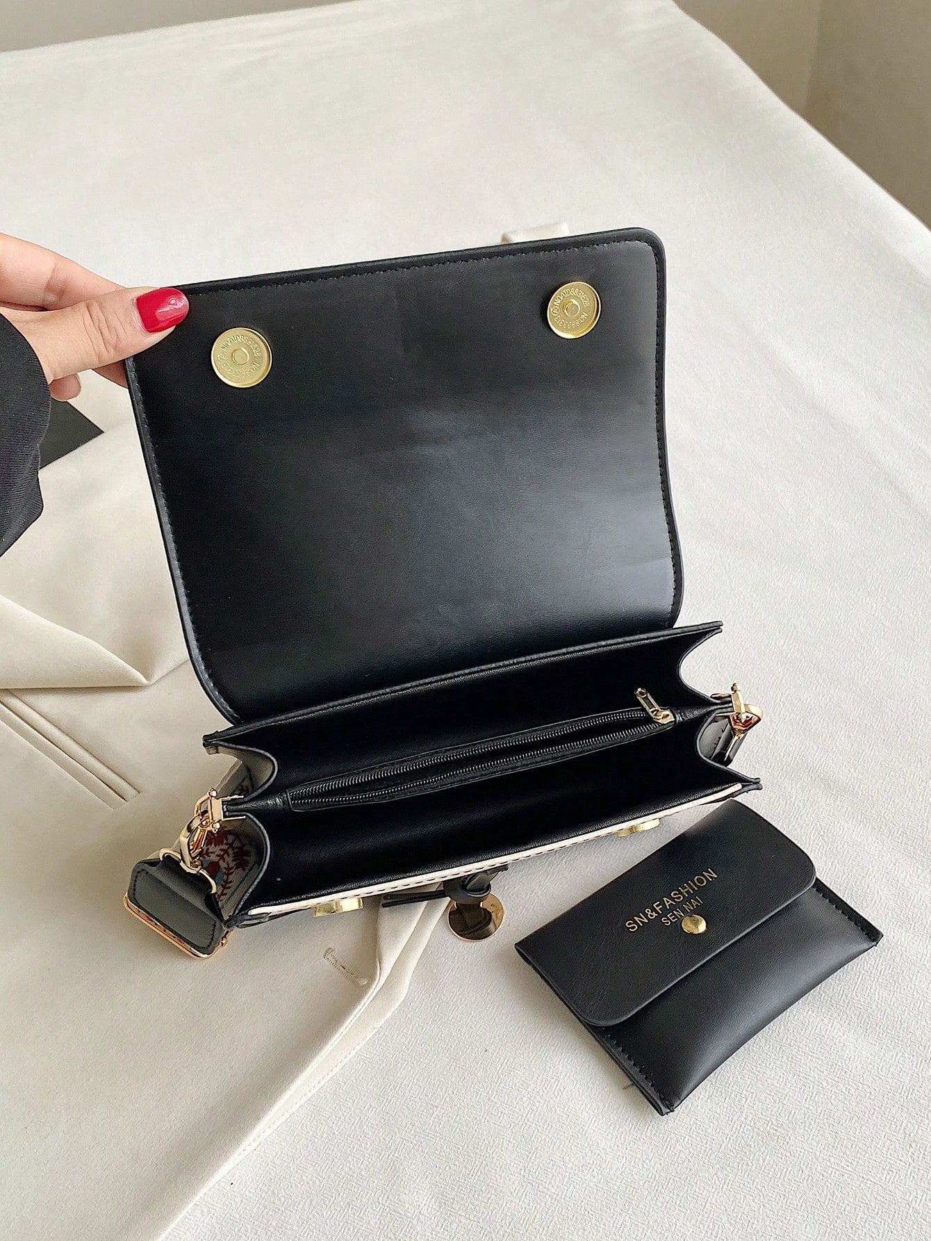 Versatile new crossbody bag - Negative Apparel